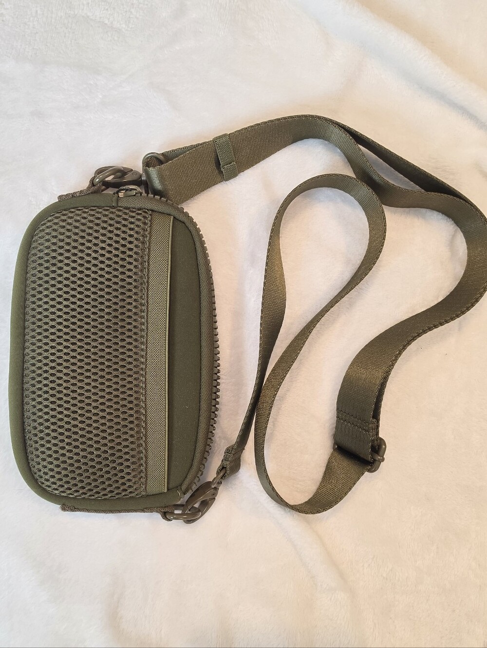 Like New - Quince All Day Neoprene Crossbody Phone Sling Bag in Olive Green